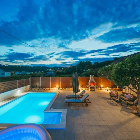 Holiday House Stella With Pool & Jacuzzi * Zmijavci